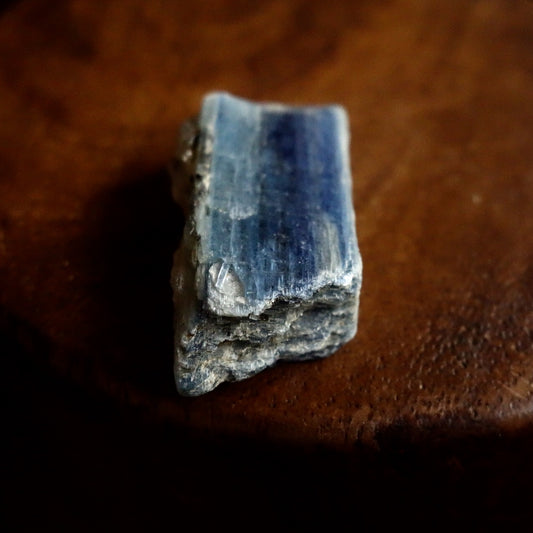 カイヤナイト　原石