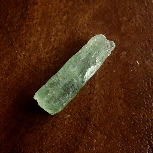グリーンカイヤナイト　原石