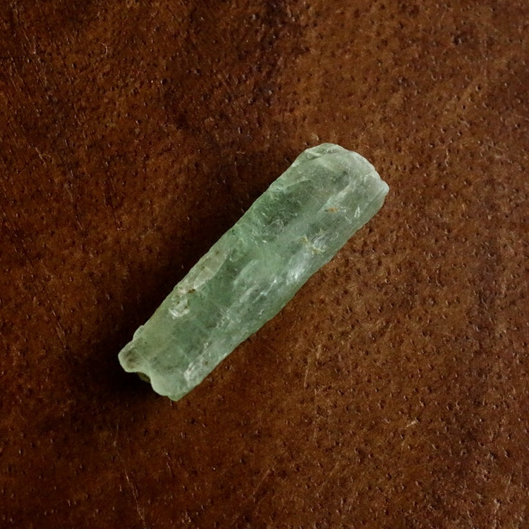 グリーンカイヤナイト　原石